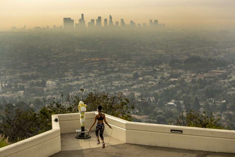 Is it Safe to Exercise Indoors or Outdoors When Air Quality Is Bad? Here’s What Experts Say.